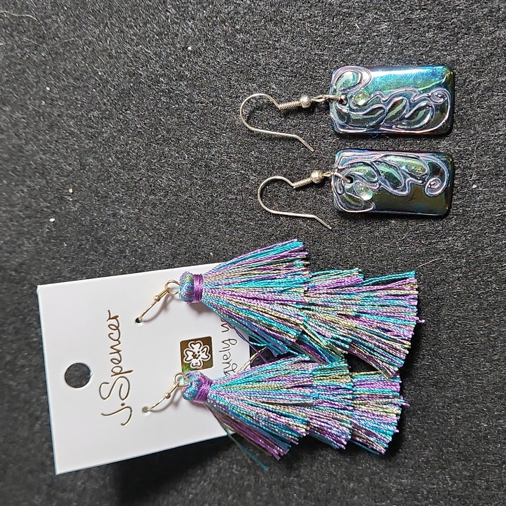 -2 Pairs of Earrings